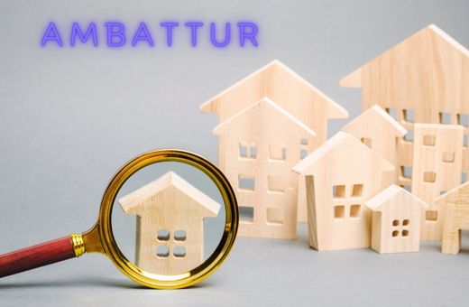 A group of toy houses and a magnifier Lenz